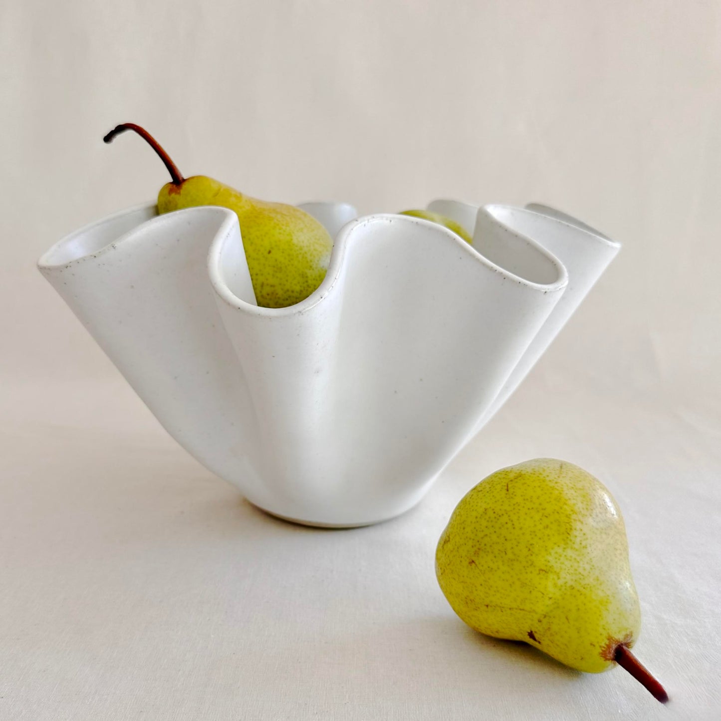 Ceramic White Wave Fruit Bowl